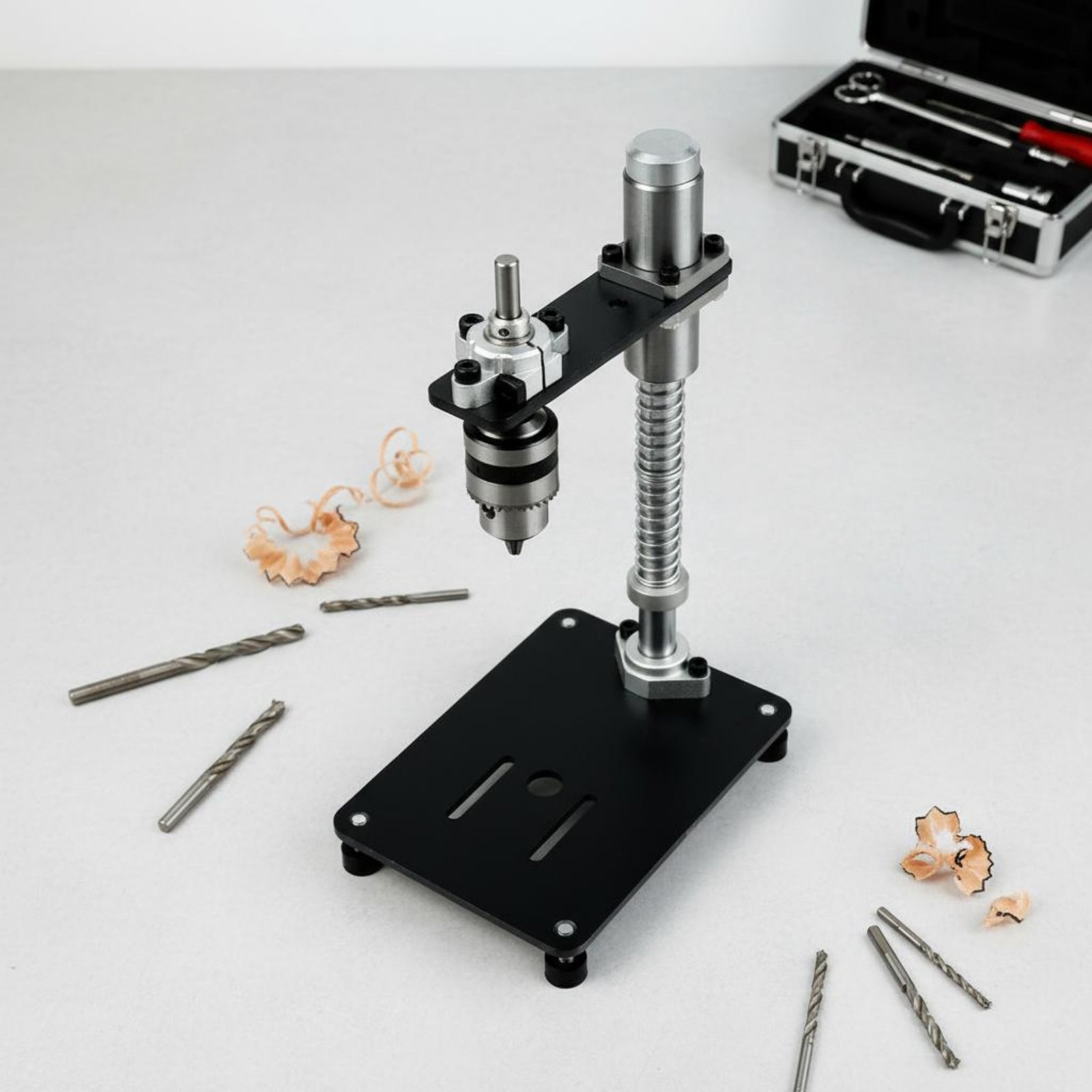 ハンドドリルプレススタンド 安定したクランプ式垂直穴あけガイ - Power Tools Guide のレビューと価格